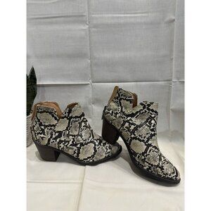 Mata VALENTINA-2 White/Black Snake Bootie Size 8